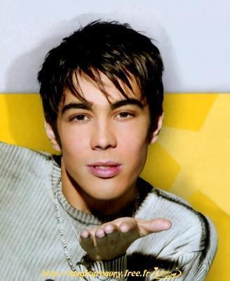 Gr�gory qui envoie un bisou ...