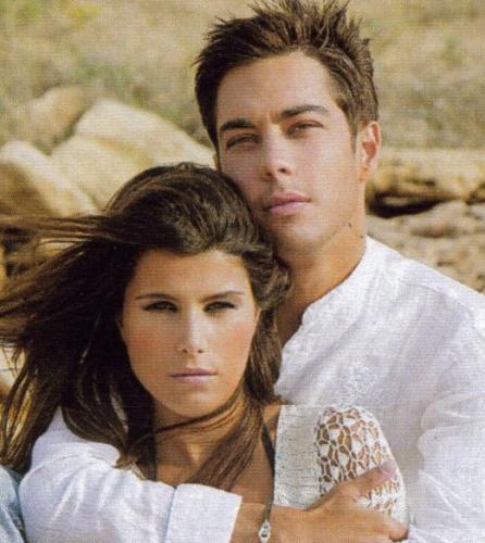 Greg avec sa belle Karine Ferri...